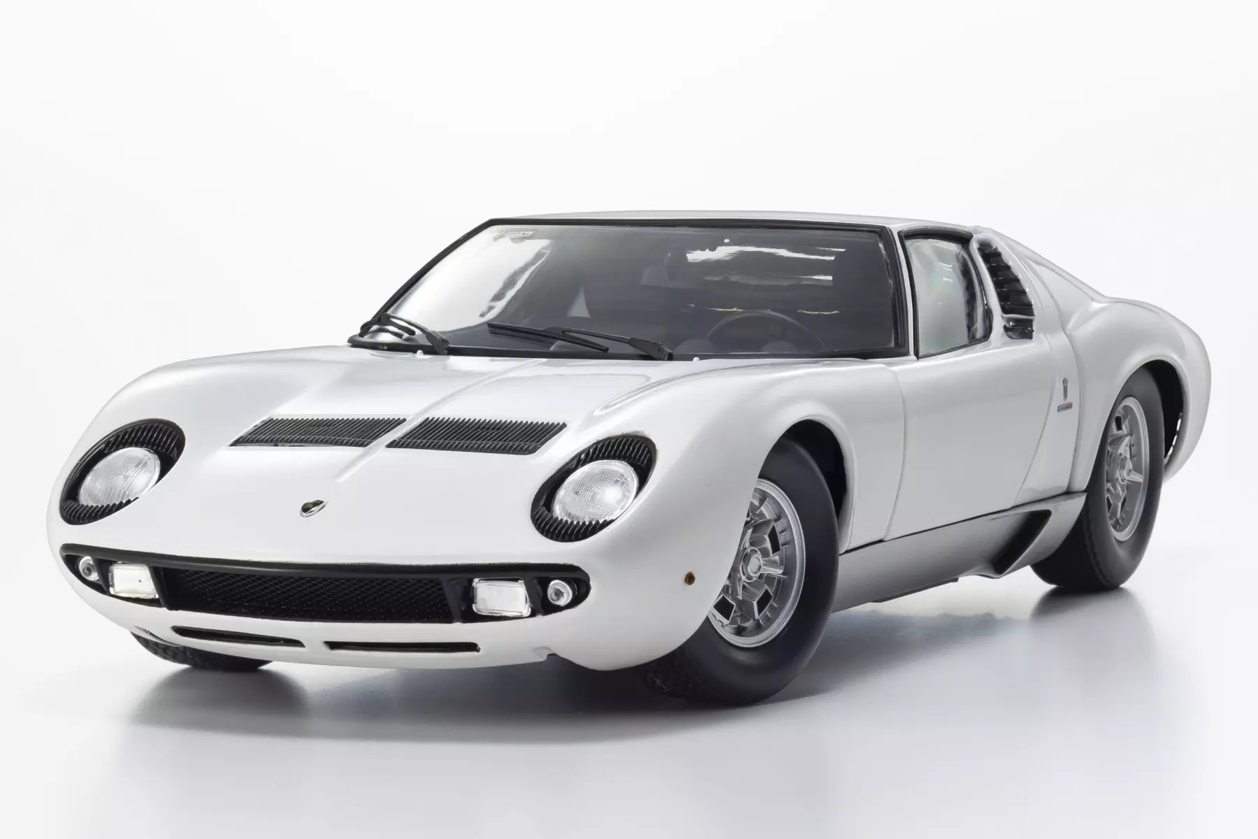 Lamborghini Miura P400 1968 - თეთრი-ვერცხლისფერი