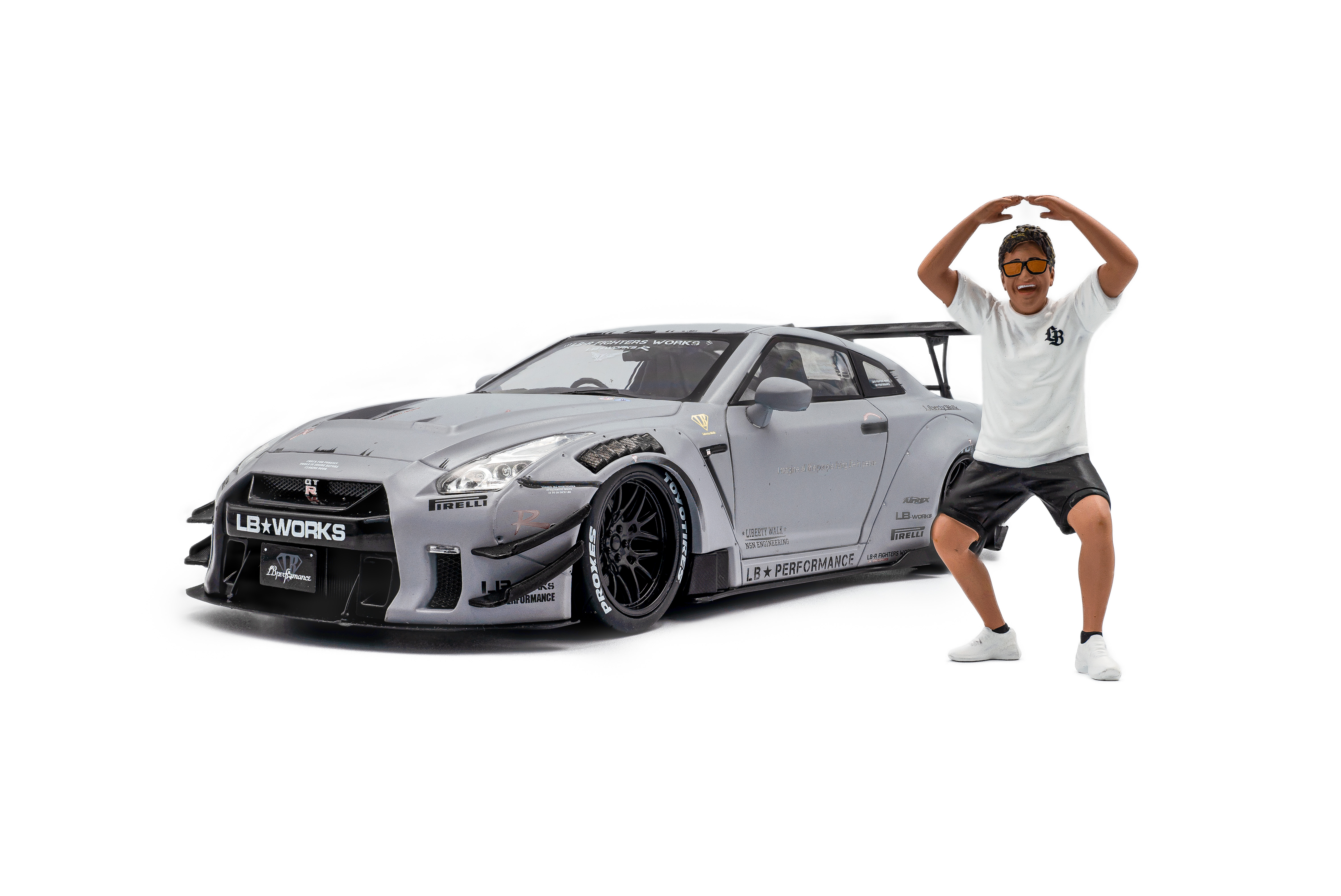 ნისანი GT-R (R35) - ნაცრისფერი, ფიგურით