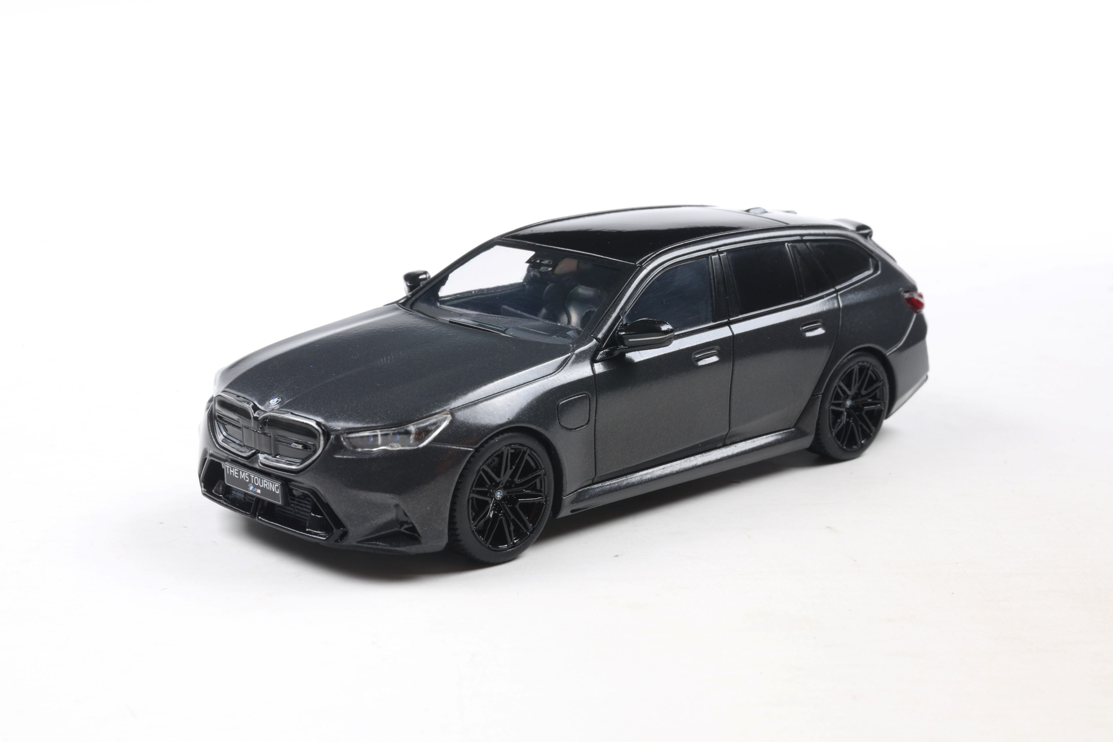 BMW M5 Touring 2024 - ნაცრისფერი