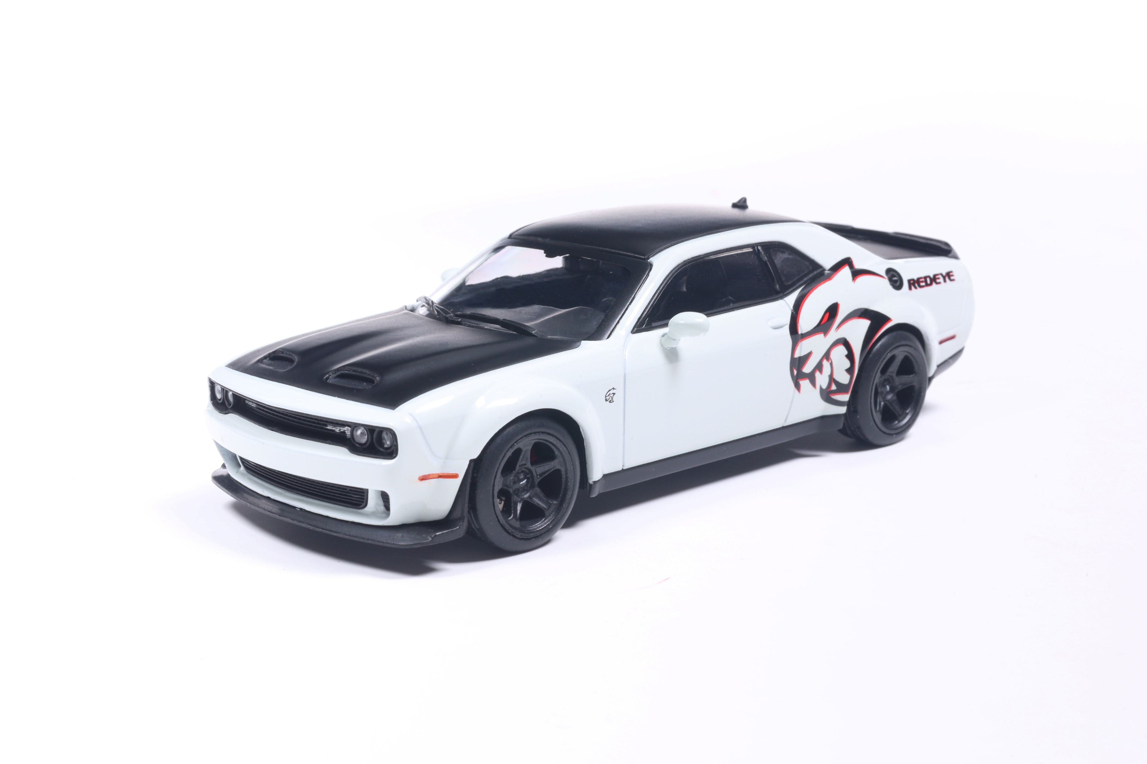 დოჯი Challenger SRT Hellcat - თეთრი