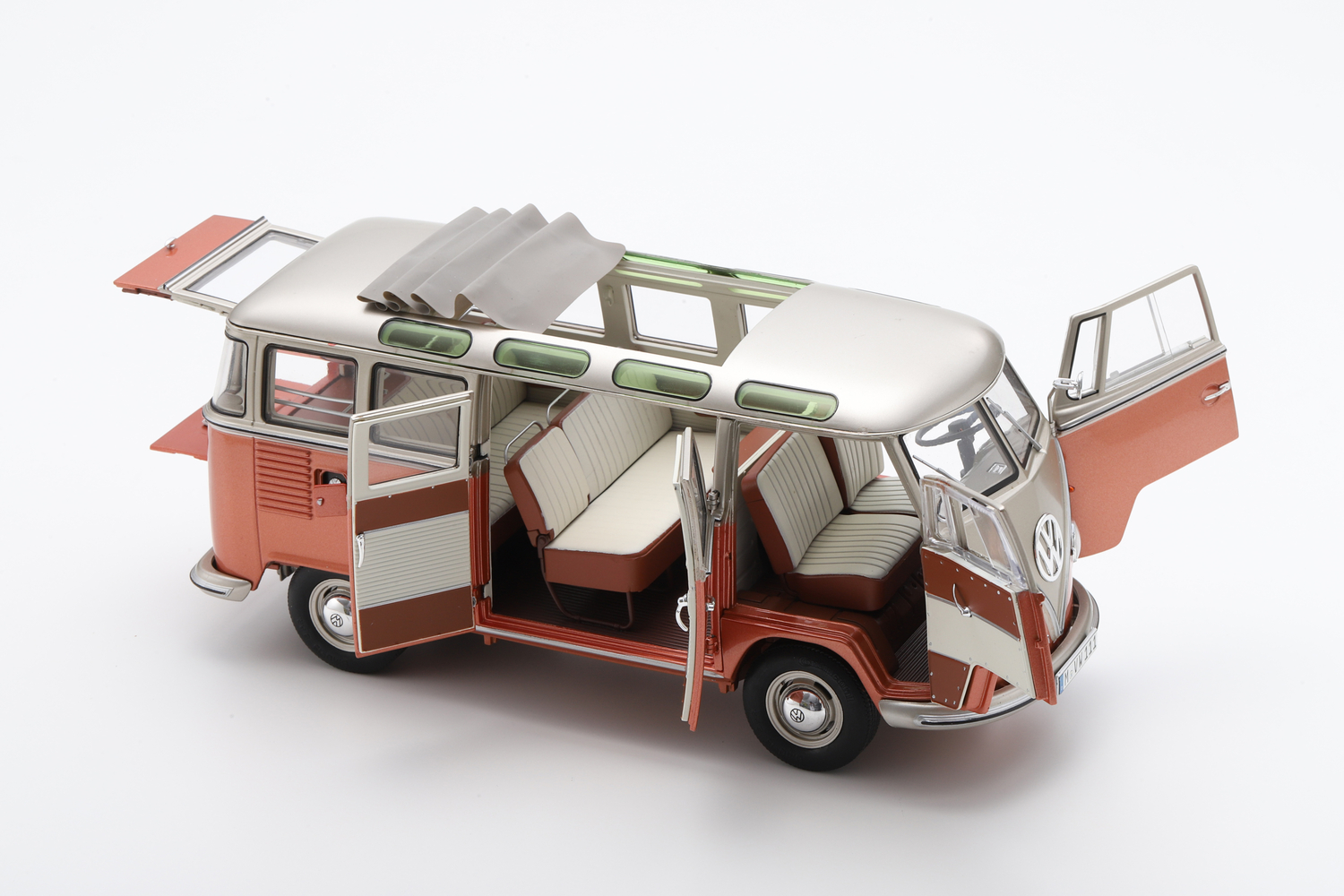 ფოლქსვაგენი T1 სამბა (1962) – 1/18 DieCast მოდელი