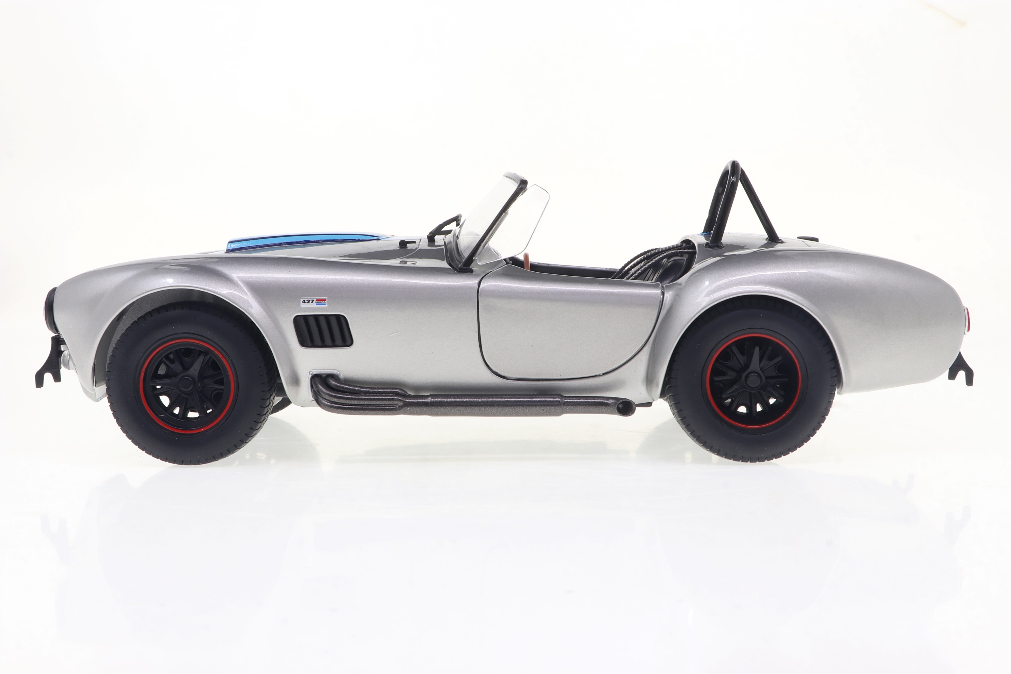 შელბი Cobra 427 MKII - ვერცხლისფერი ხედი 2