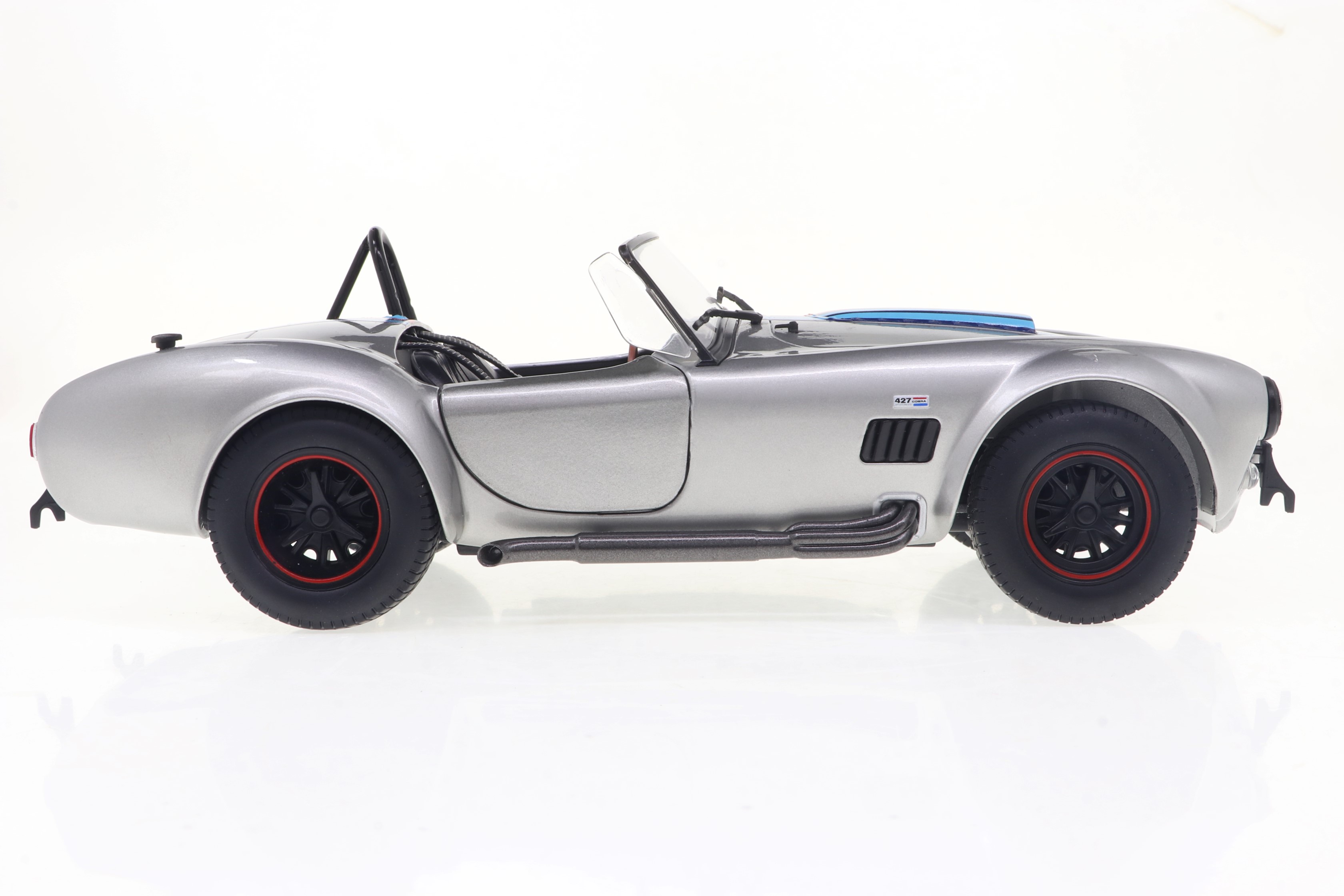 შელბი Cobra 427 MKII - ვერცხლისფერი ხედი 3