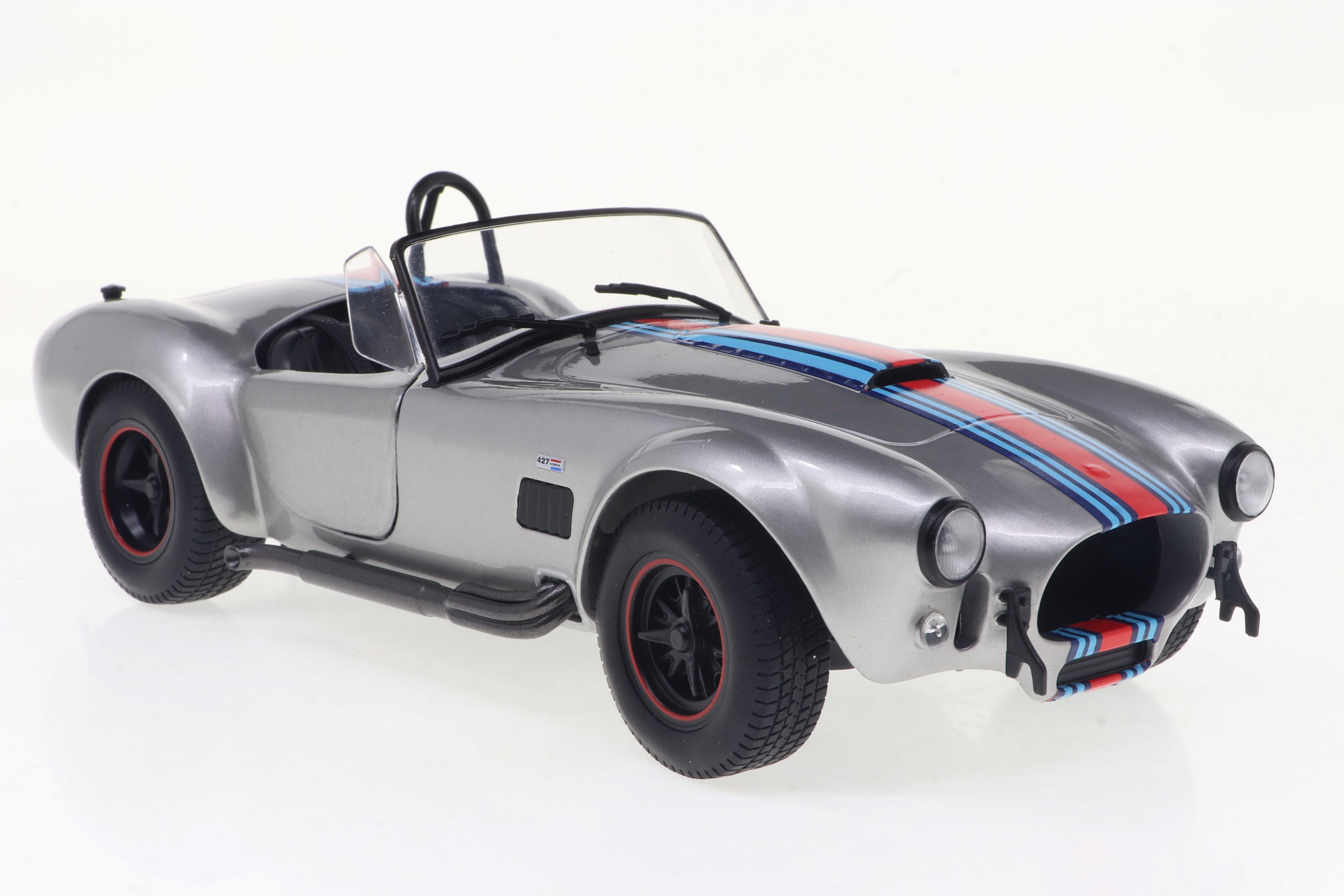 შელბი Cobra 427 MKII - ვერცხლისფერი ხედი 4