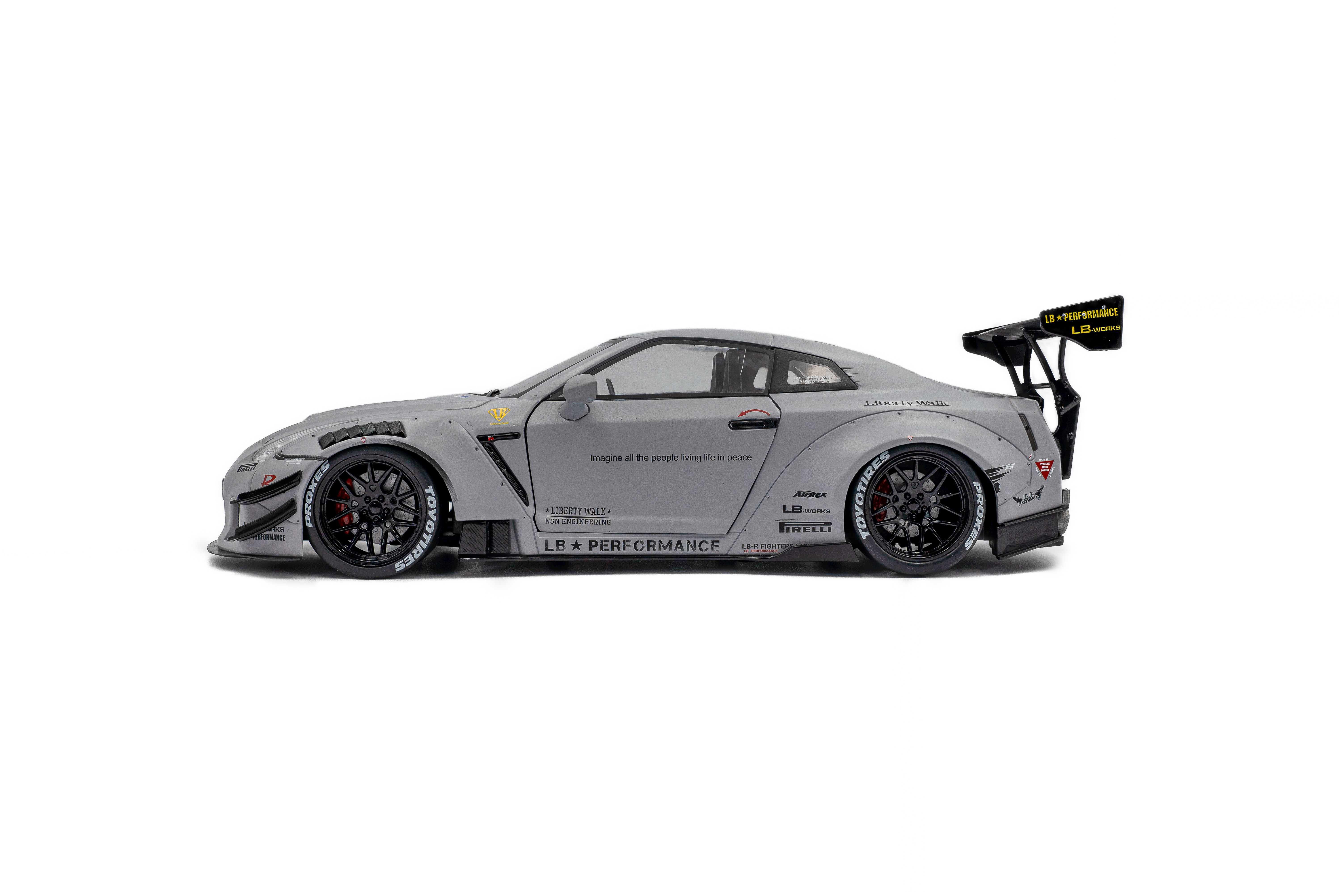 ნისანი GT-R (R35) - ნაცრისფერი, ფიგურით ხედი 2