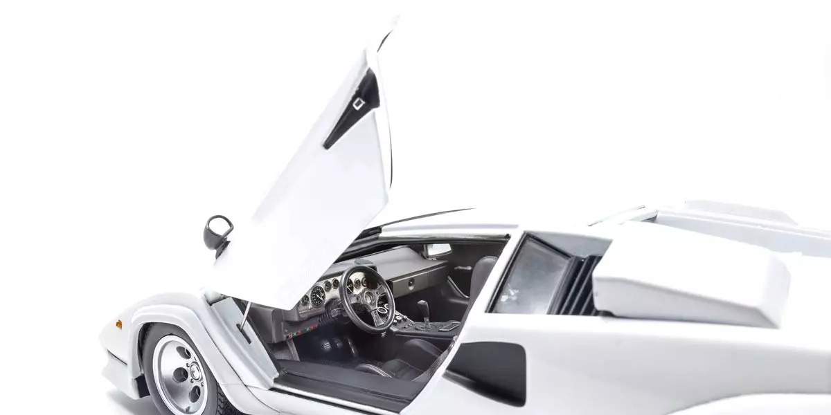 Lamborghini Countach LP400 S - თეთრი ხედი 5