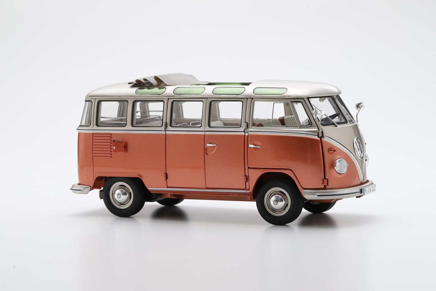 ფოლქსვაგენი T1 სამბა (1962) – 1/18 DieCast მოდელი ხედი 2