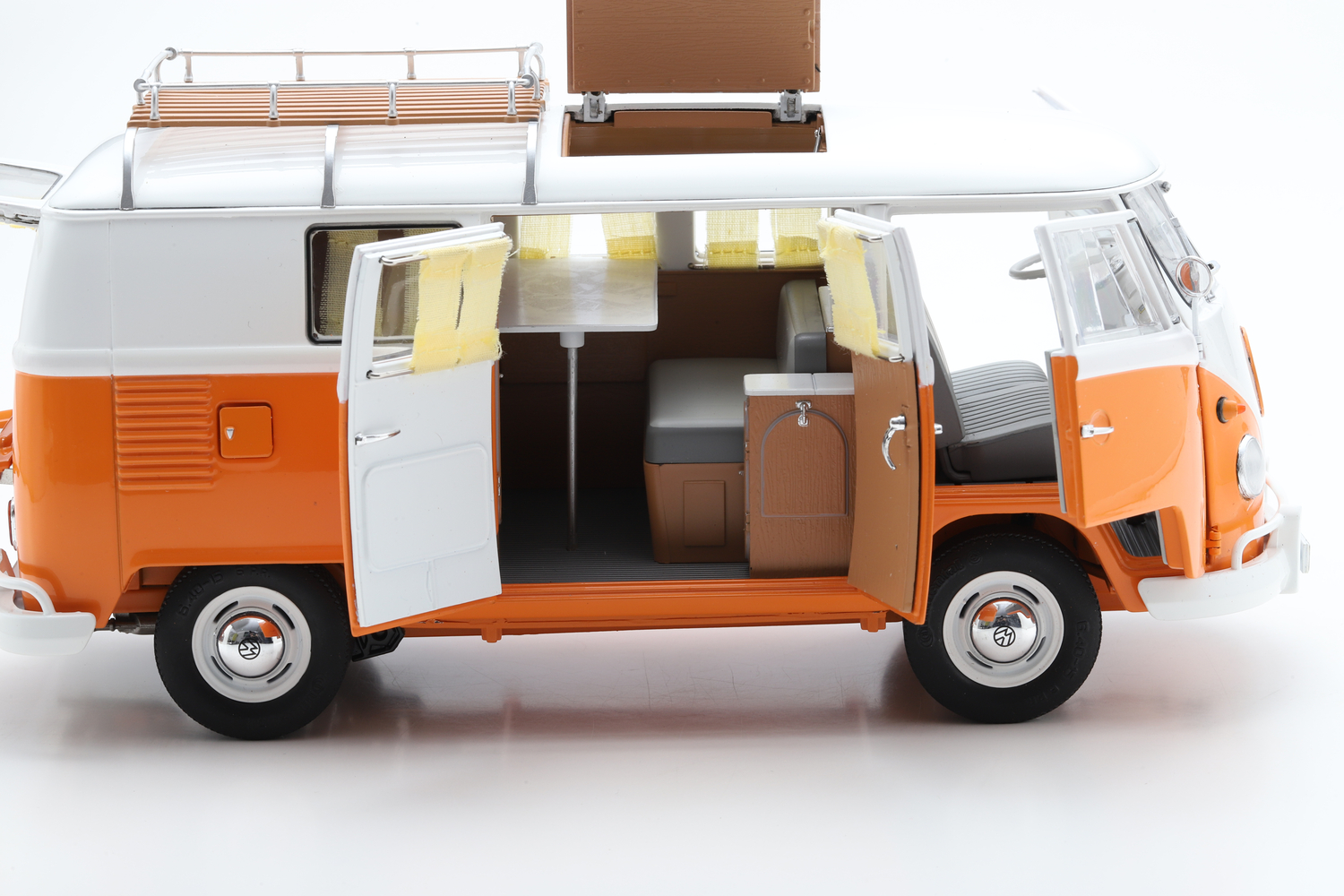 ფოლქსვაგენი T1 კემპერი – 1/18 DieCast მოდელი ხედი 13