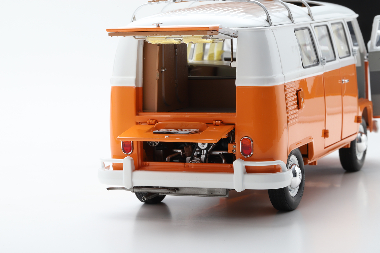 ფოლქსვაგენი T1 კემპერი – 1/18 DieCast მოდელი ხედი 14