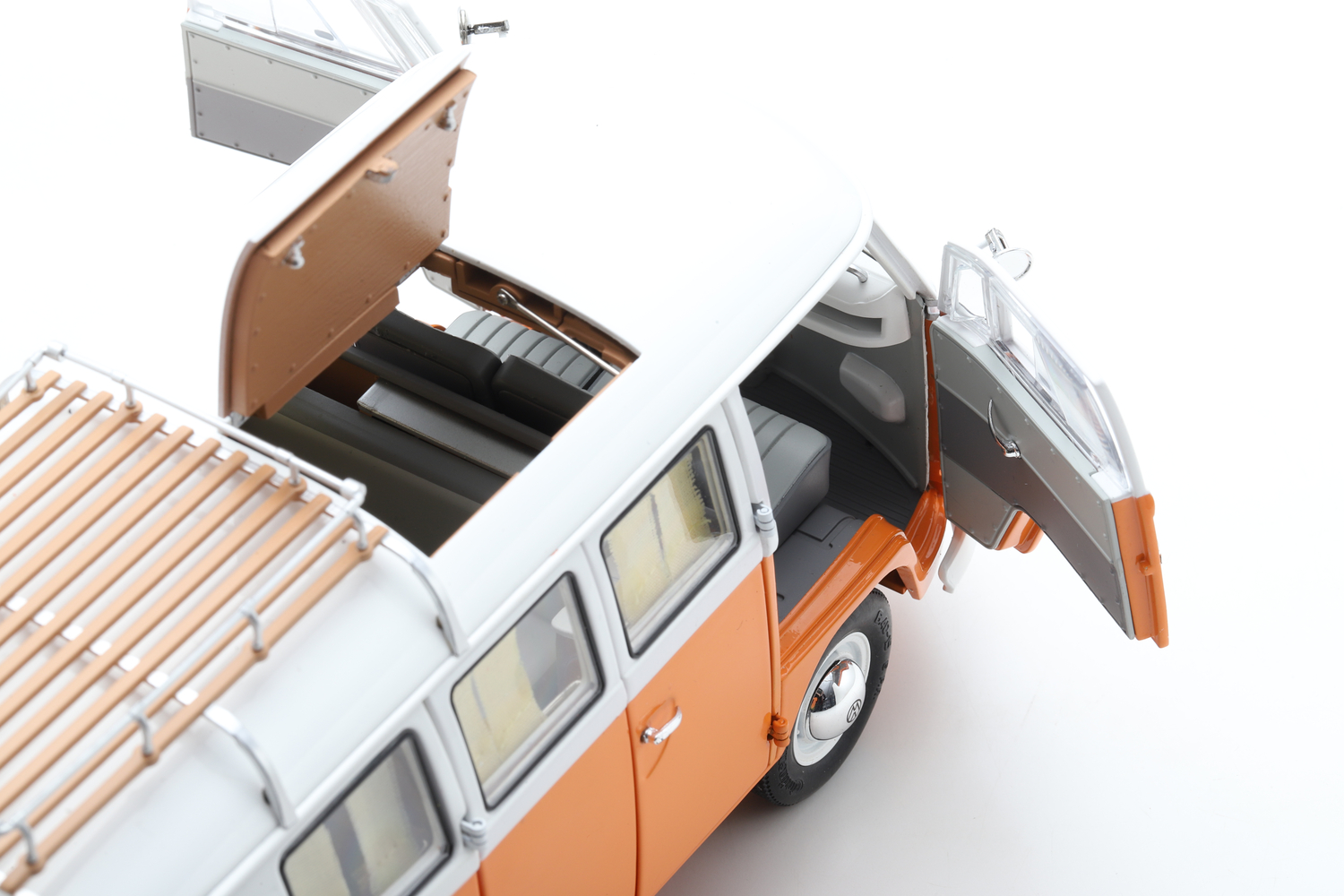 ფოლქსვაგენი T1 კემპერი – 1/18 DieCast მოდელი ხედი 15
