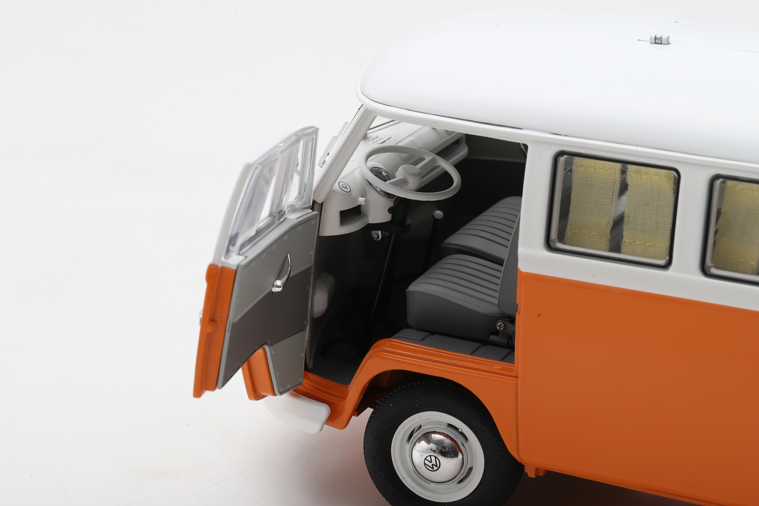 ფოლქსვაგენი T1 კემპერი – 1/18 DieCast მოდელი ხედი 16