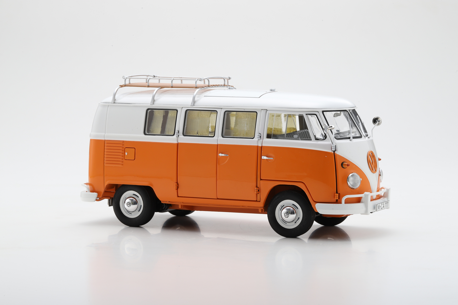 ფოლქსვაგენი T1 კემპერი – 1/18 DieCast მოდელი ხედი 4