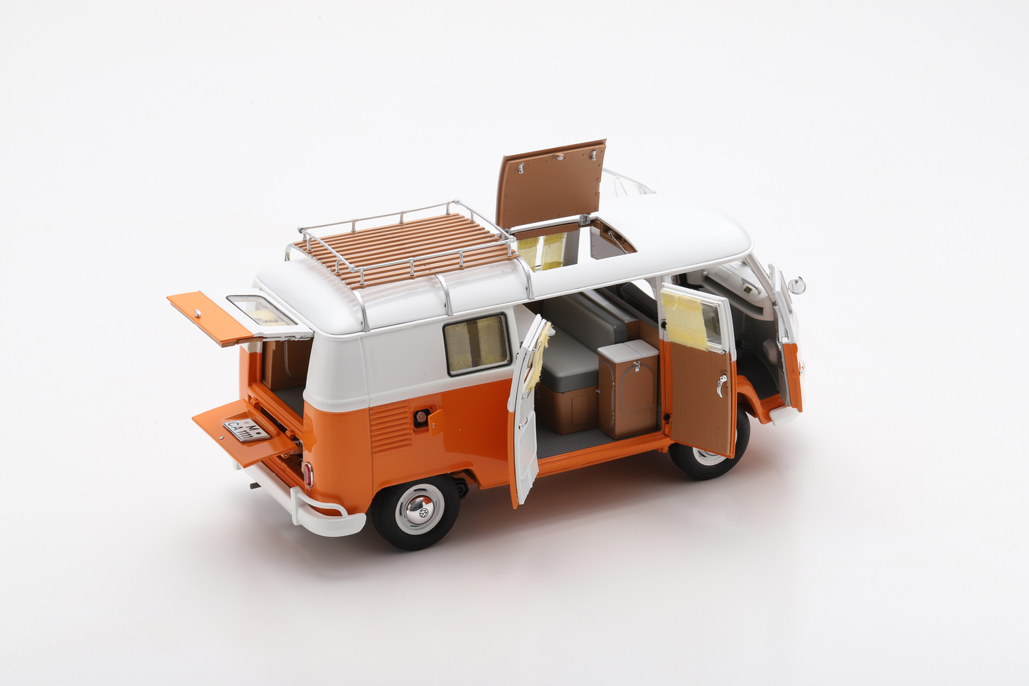 ფოლქსვაგენი T1 კემპერი – 1/18 DieCast მოდელი ხედი 6