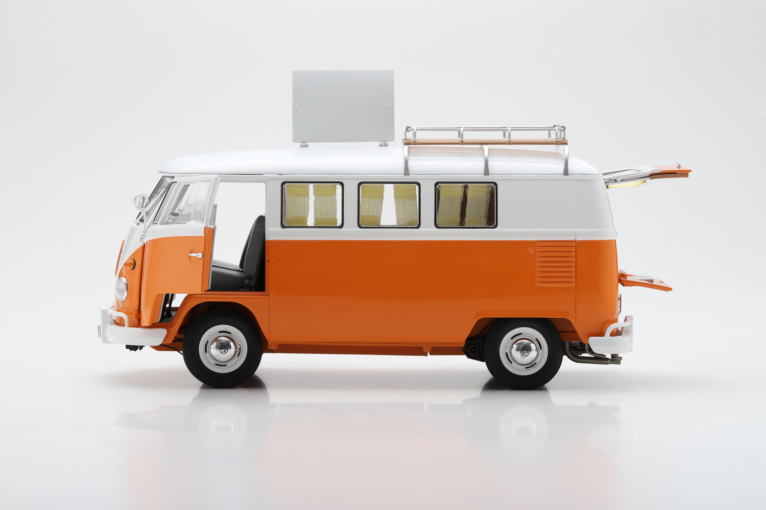 ფოლქსვაგენი T1 კემპერი – 1/18 DieCast მოდელი ხედი 7