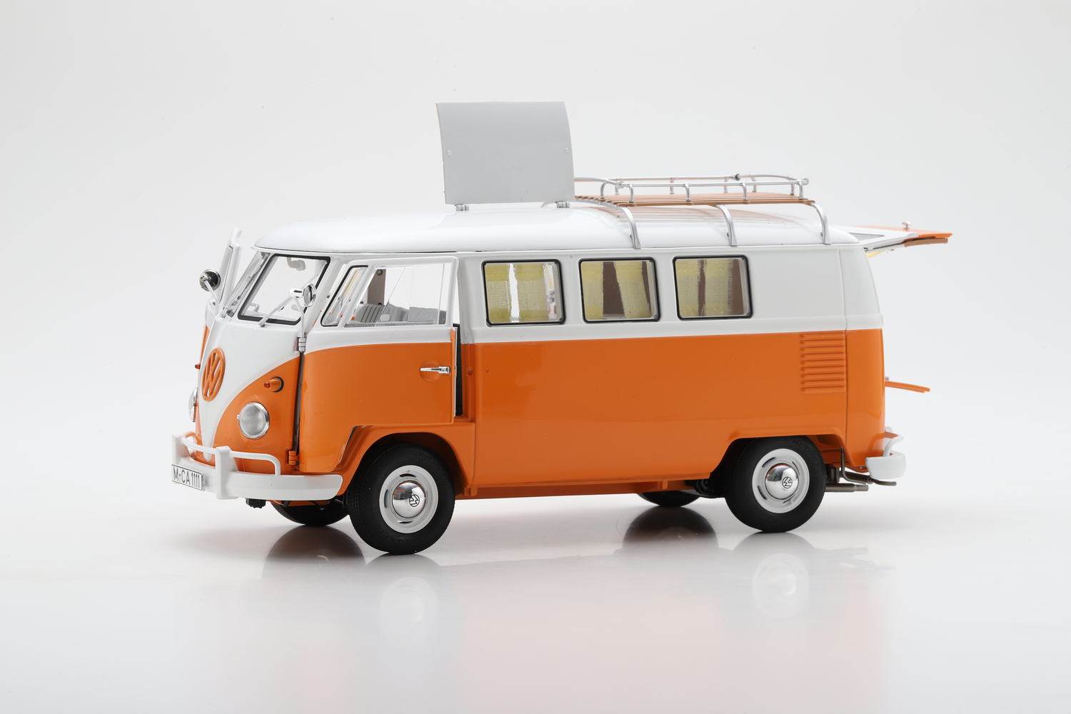 ფოლქსვაგენი T1 კემპერი – 1/18 DieCast მოდელი ხედი 8