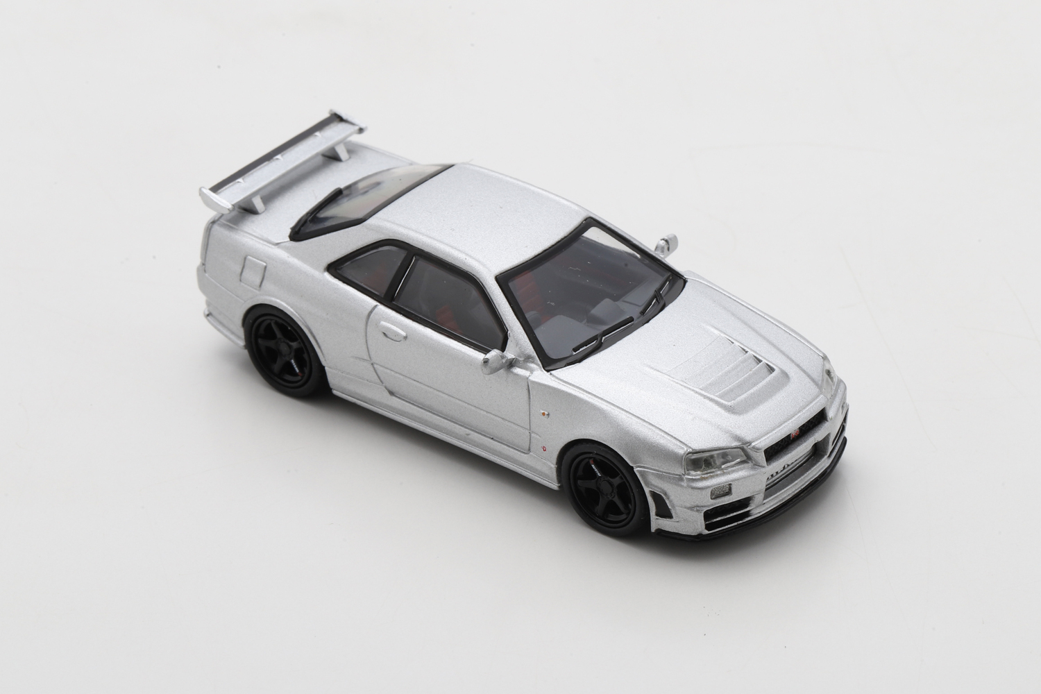 ნისმო R34 GT-R Z-tune – სპორტული მოდელი ხედი 4