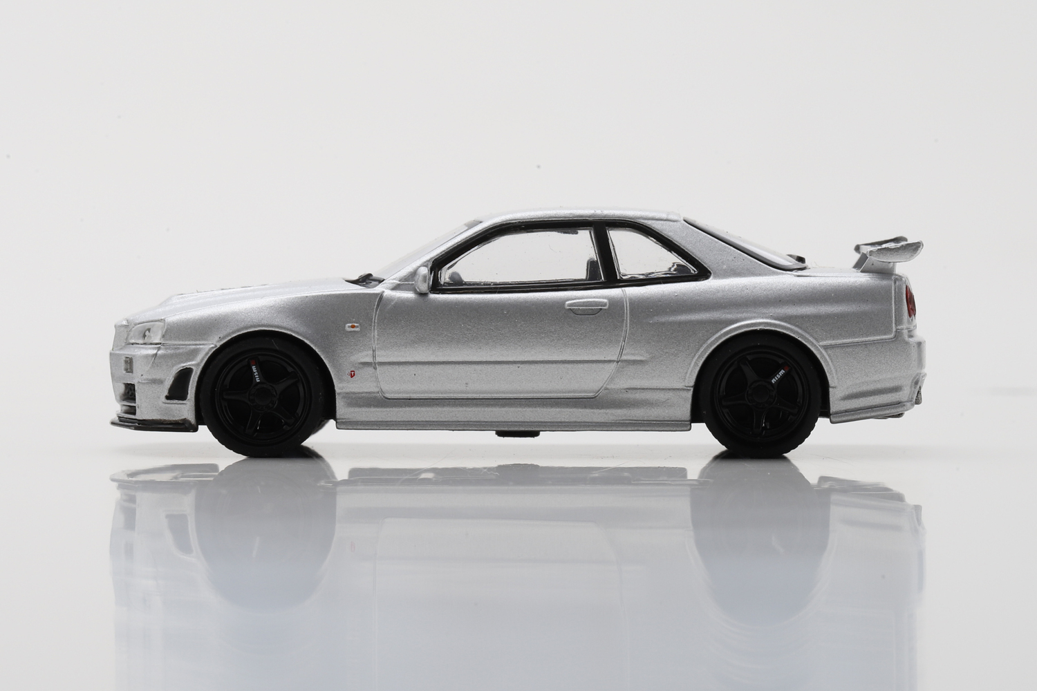 ნისმო R34 GT-R Z-tune – სპორტული მოდელი ხედი 6