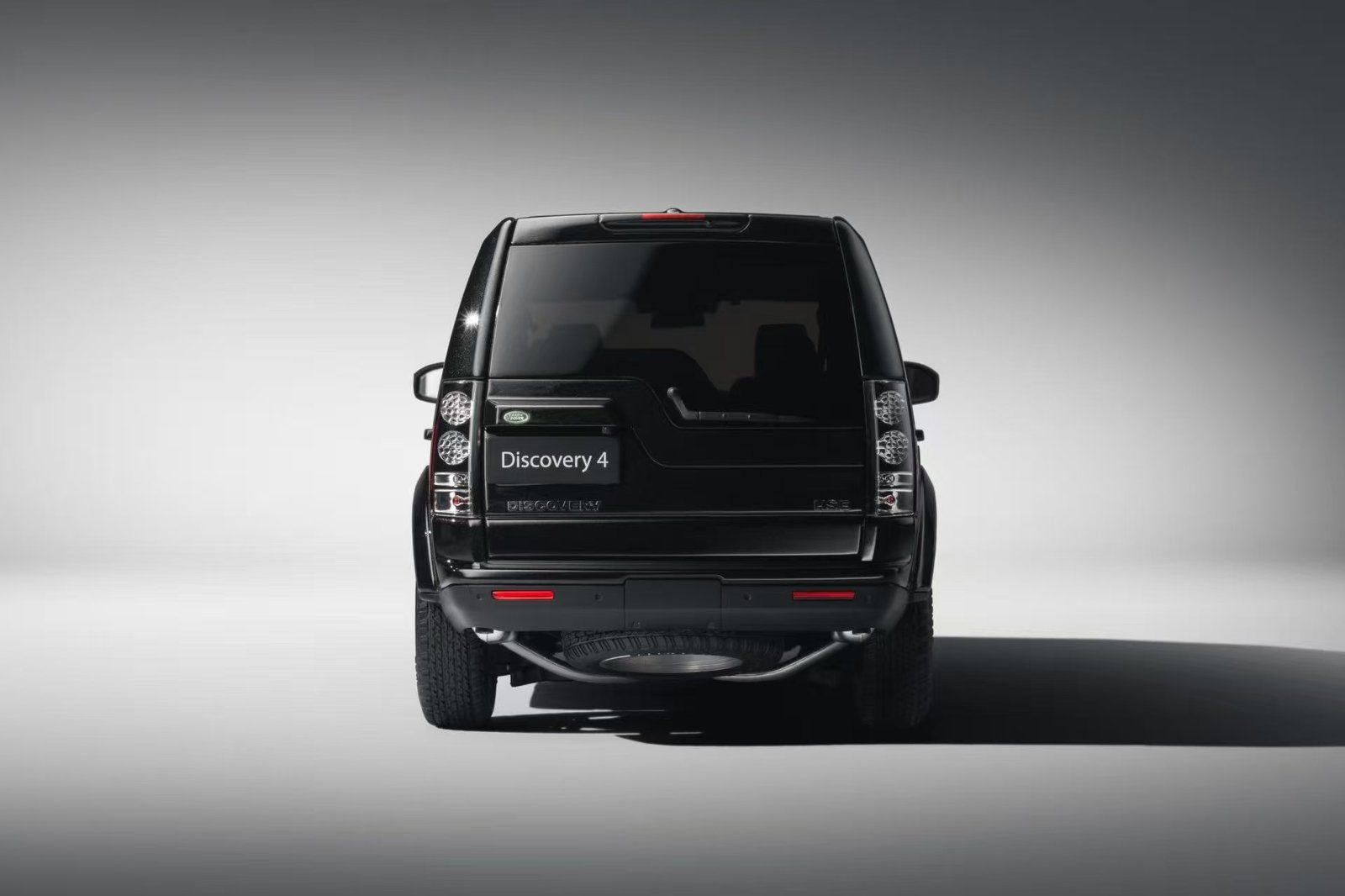 Land Rover Discovery 4 1:18 – Metallic Black საკოლექციო მოდელი ხედი 3