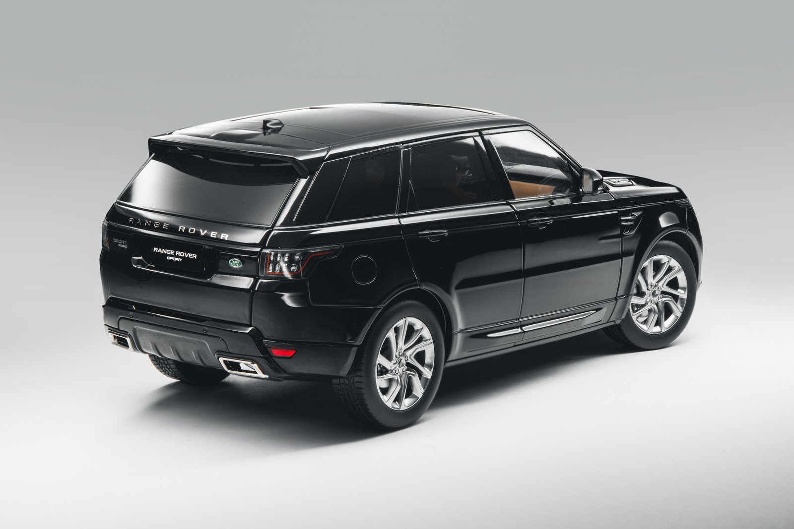 Range Rover Sport 1:18 – Metallic Black საკოლექციო მოდელი ხედი 2