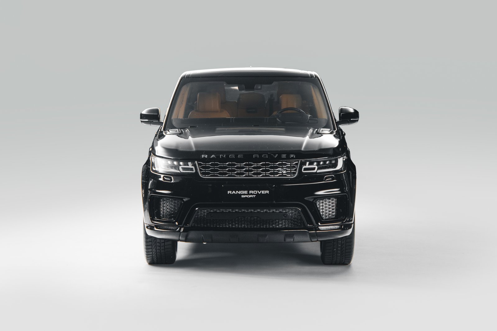 Range Rover Sport 1:18 – Metallic Black საკოლექციო მოდელი ხედი 4