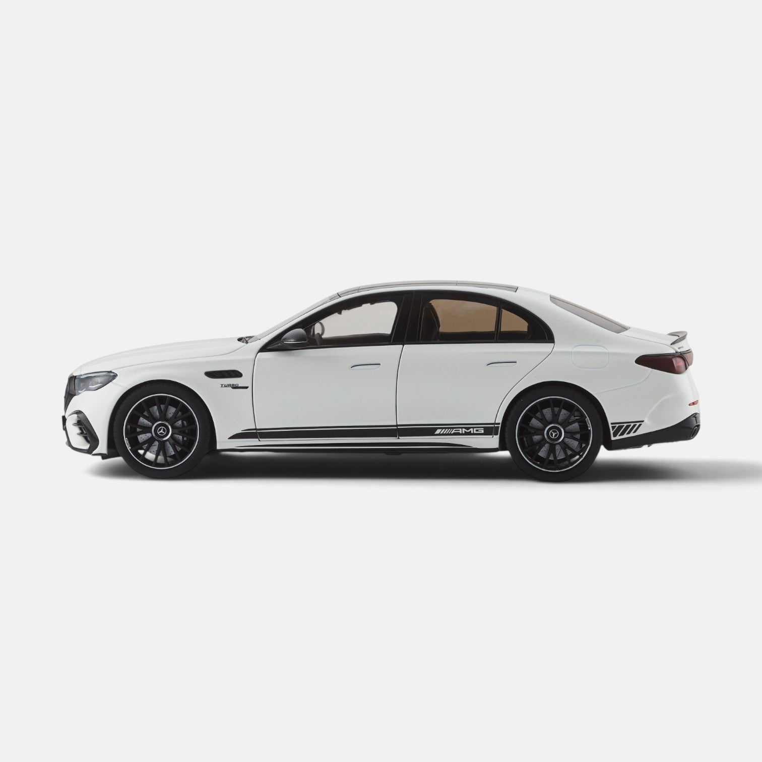 მერსედეს-AMG E 53 Hybrid 4MATIC+ Limousine – საკოლექციო მოდელი ხედი 4