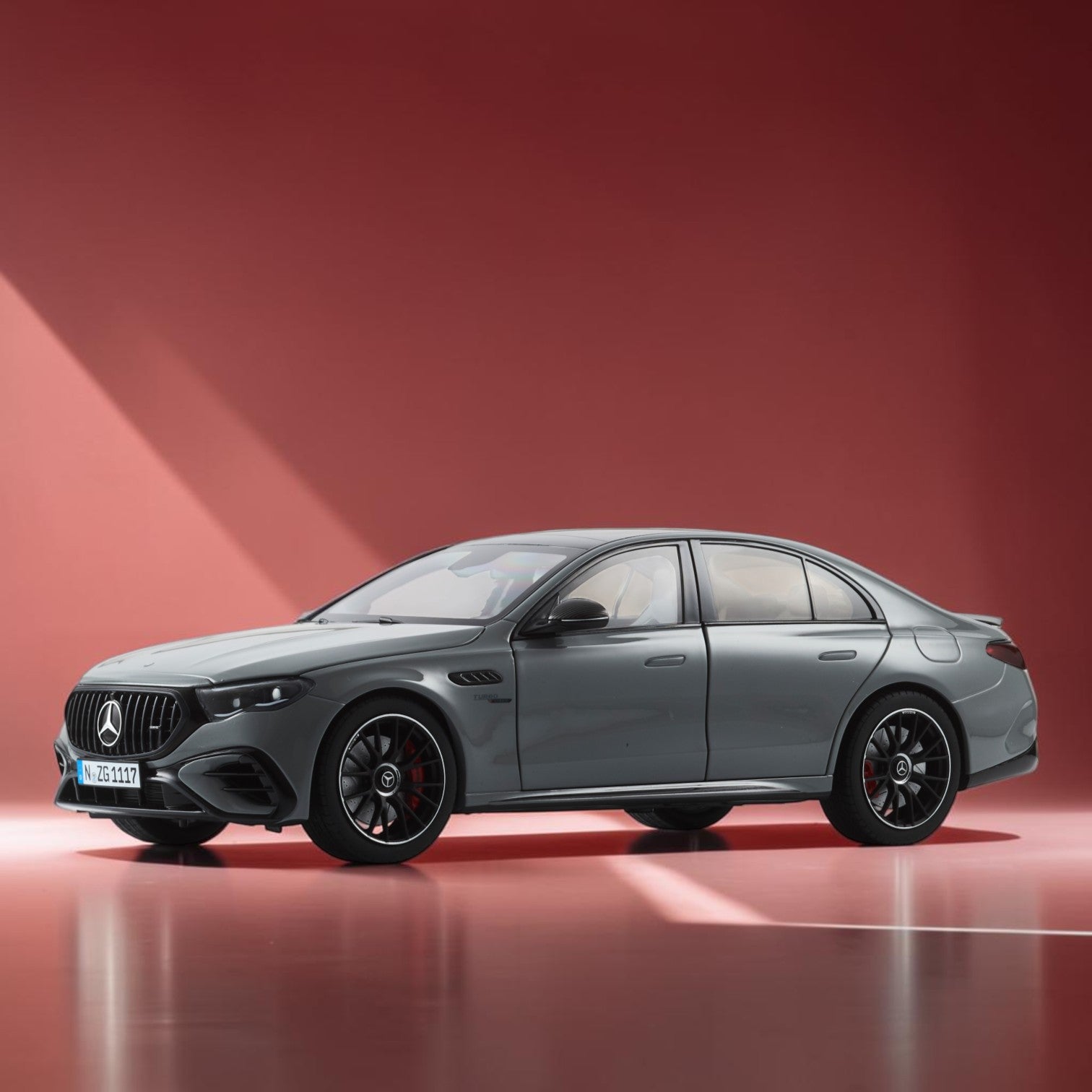 მერსედეს-AMG E 53 Hybrid 4MATIC+ – საკოლექციო მოდელი ხედი 1