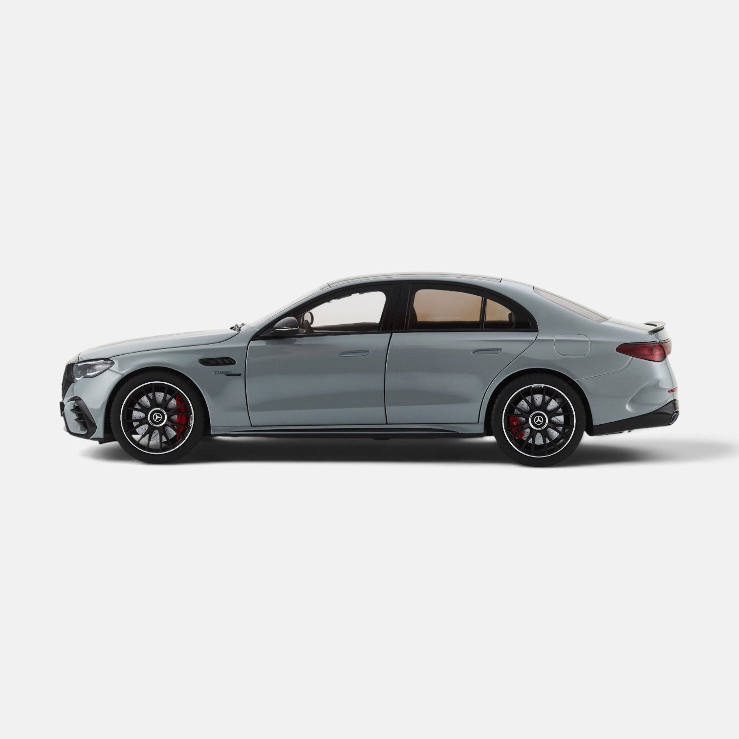მერსედეს-AMG E 53 Hybrid 4MATIC+ – საკოლექციო მოდელი ხედი 4